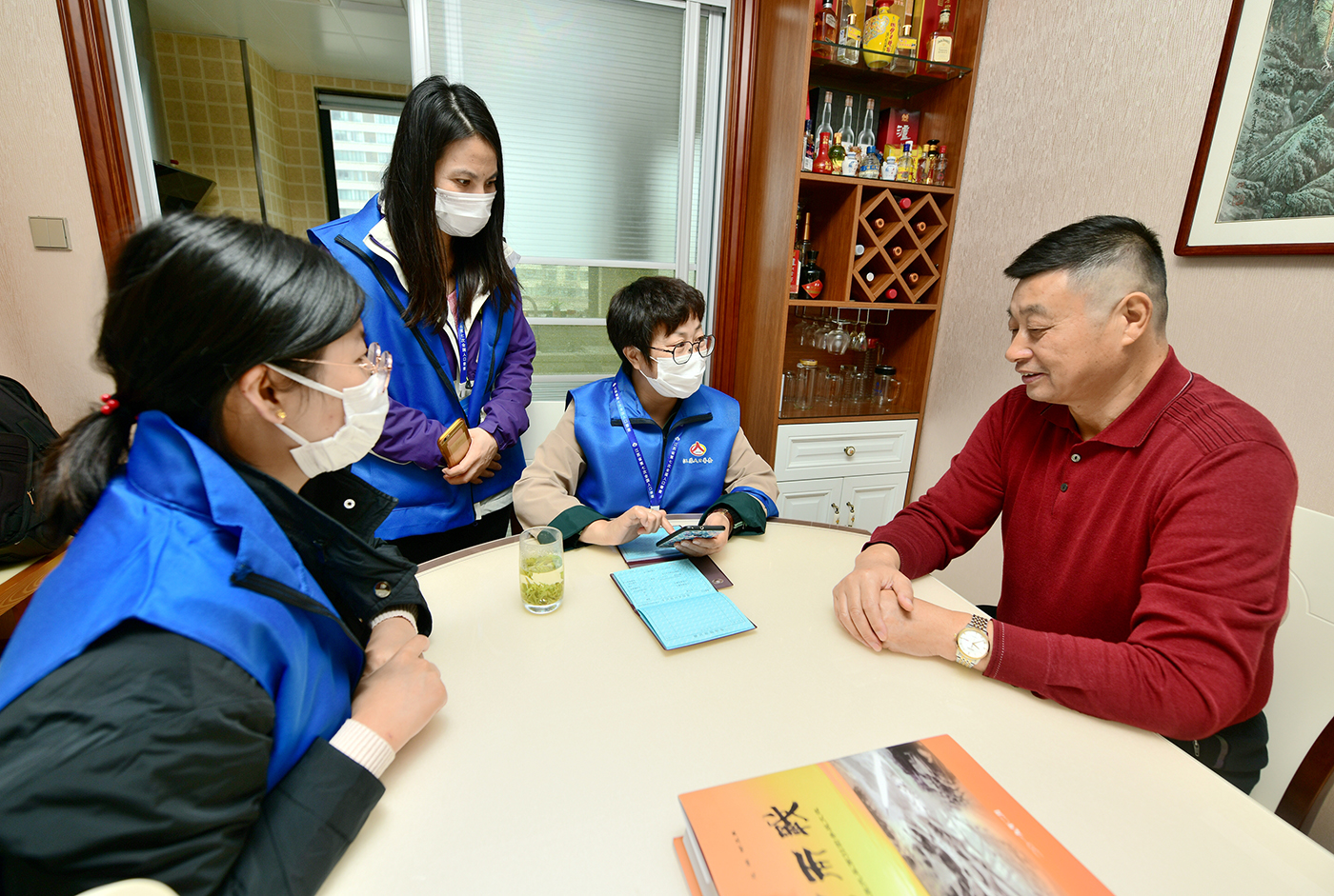人口普查正式入户信息指导员_人口普查入户图片