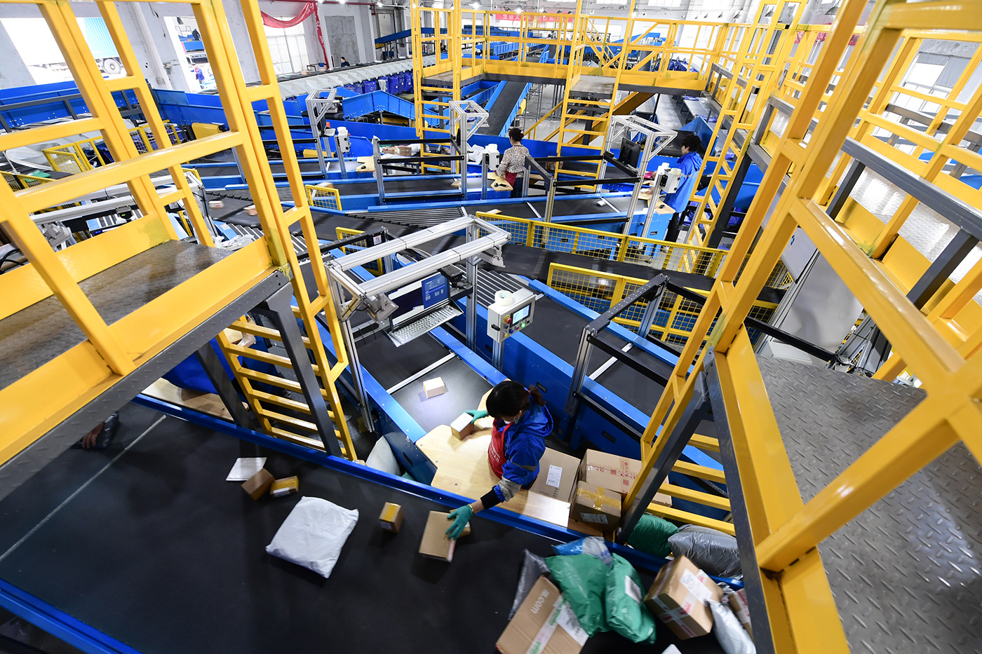 太仓:快递行业首条自动化分拣线投入使用