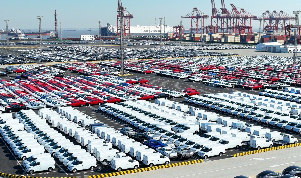 太仓港汽车出口作业忙