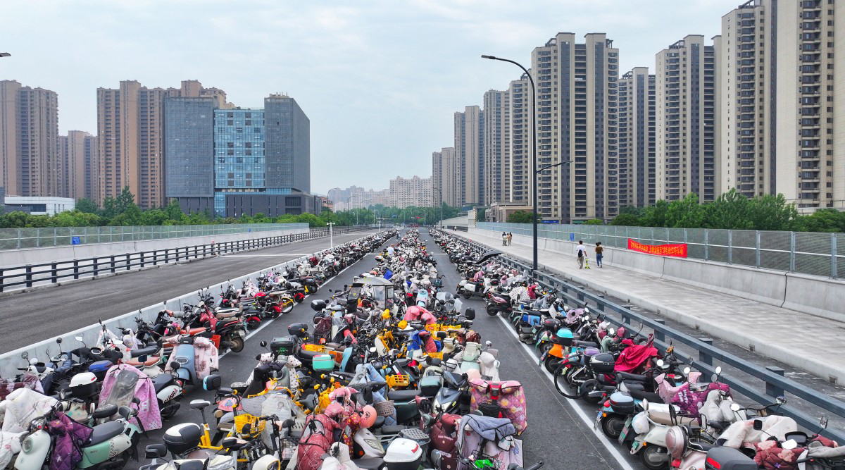 西善桥地铁站高架非机动车停车平台投用