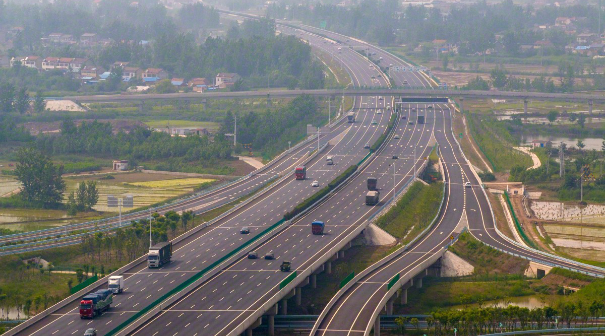 京沪高速公路新沂至江都段扩建工程建成通车