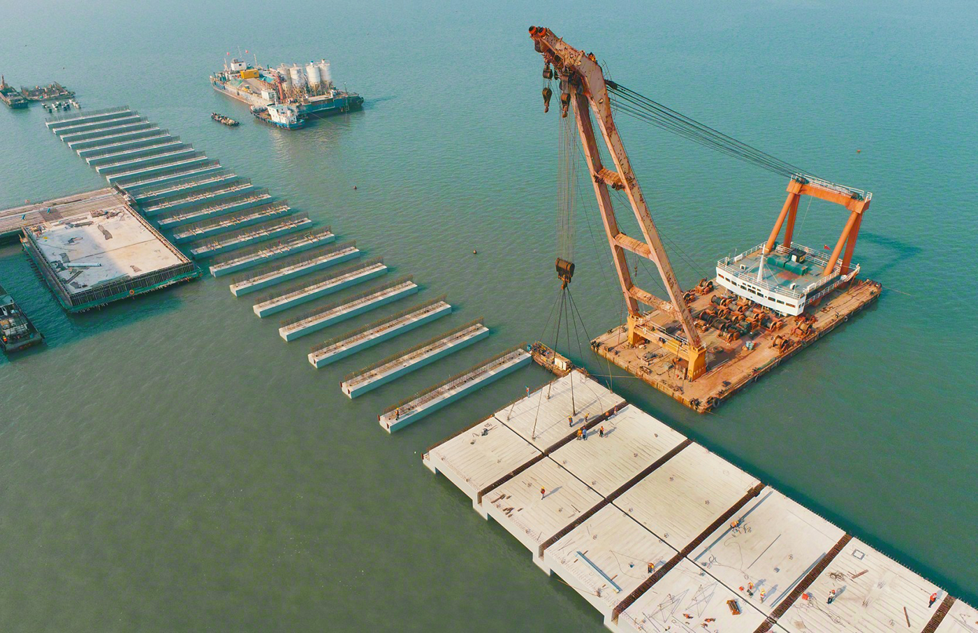 江苏首个高桩码头建设快速推进