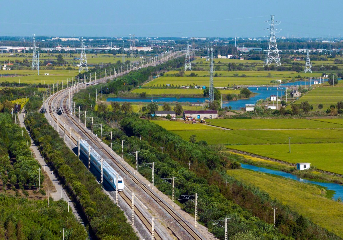 全国铁路实行新列车运行图