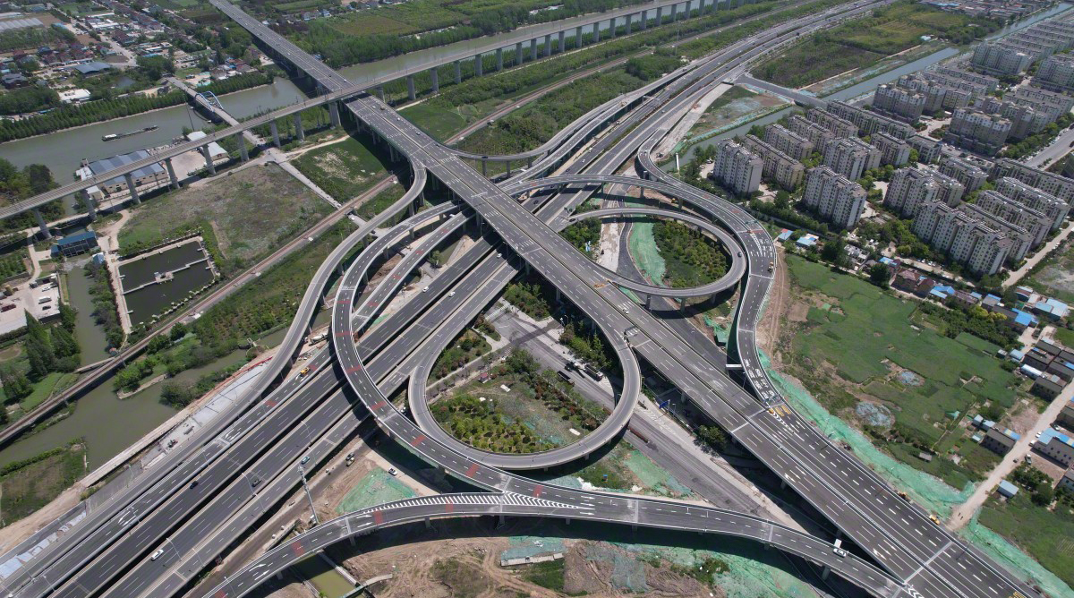 首页>要闻动态>图片新闻5月18日,由中铁四局二公司承建的盐城市高架四