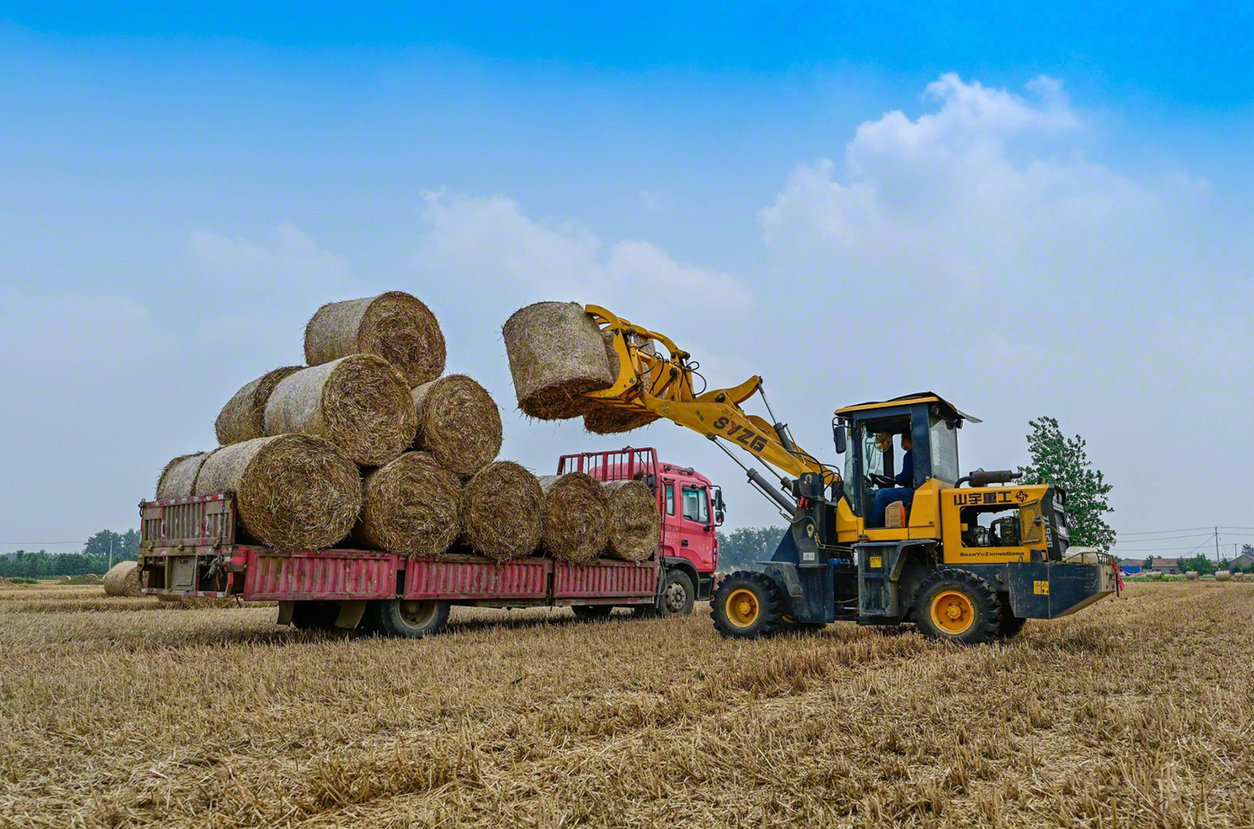 邳州:小麦秸秆全回收 环保又增收